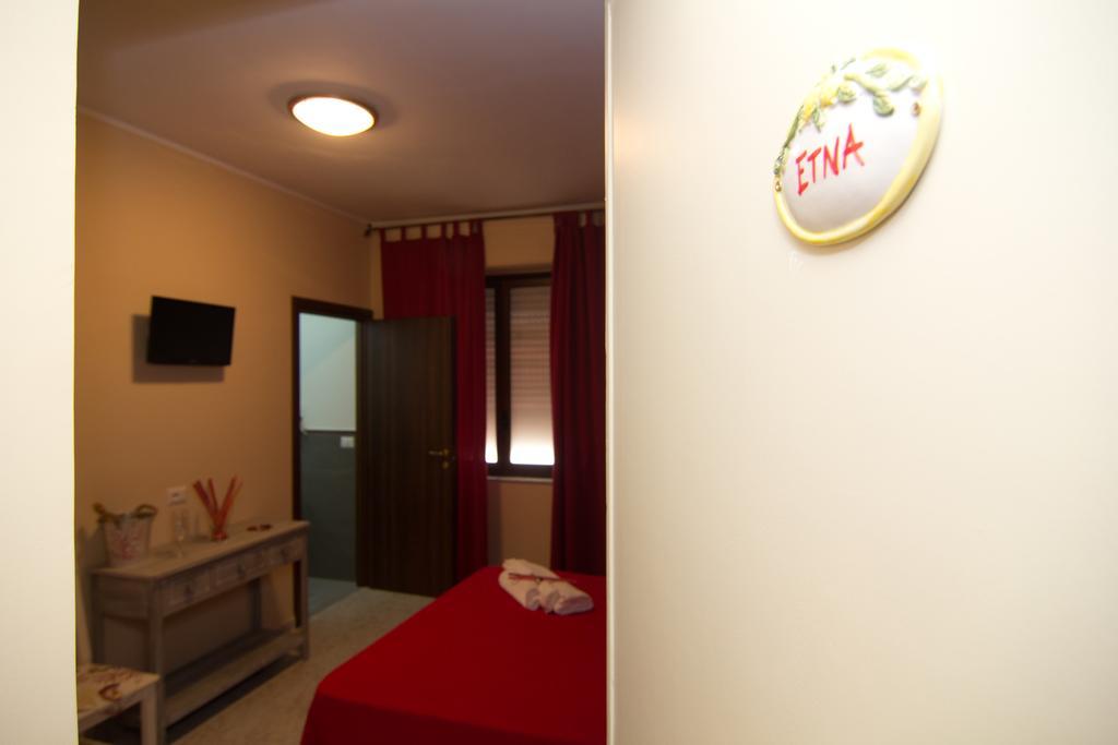 B&B Tifeo Віллафранка-Тіррена Екстер'єр фото
